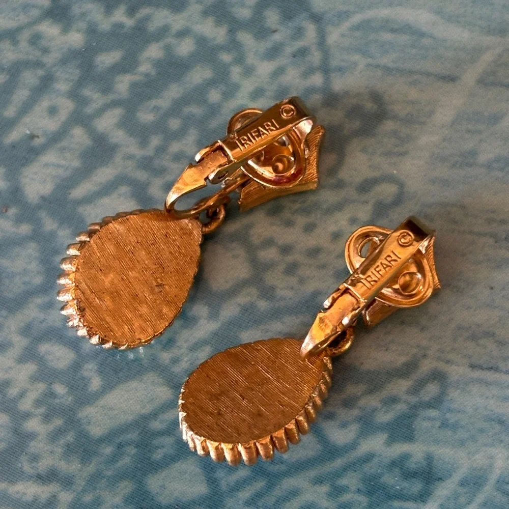 ❗️FIRM❗️VINTAGE TRIFARI Fire Opal Clip On Earrings - Picture 2 of 2